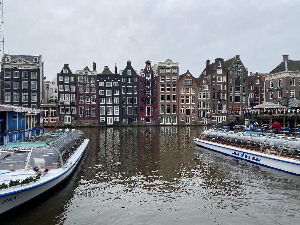 Netherland houses and canal